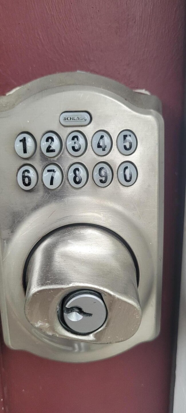 Building Photo - 614 S Fremont Ave