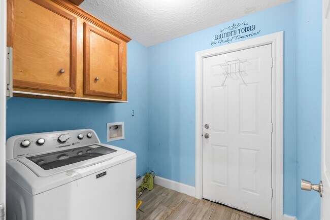 Building Photo - 3010 Westerland Dr