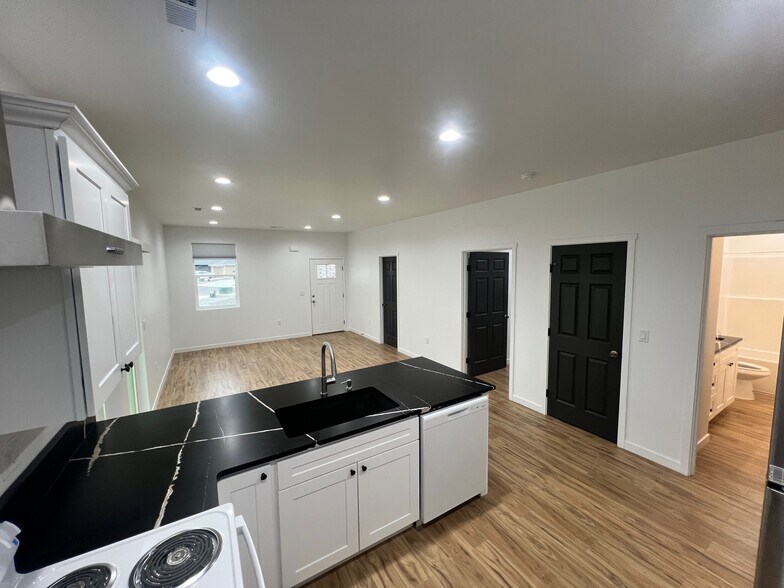 Building Photo - 119 Grant Dr