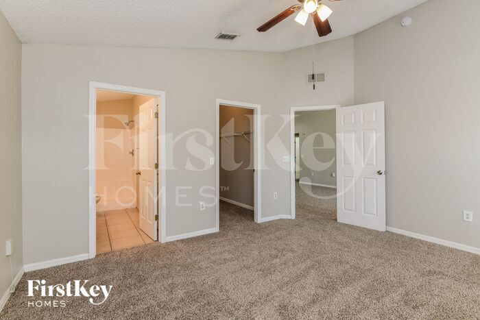 Building Photo - 833 Clear Creek Cir