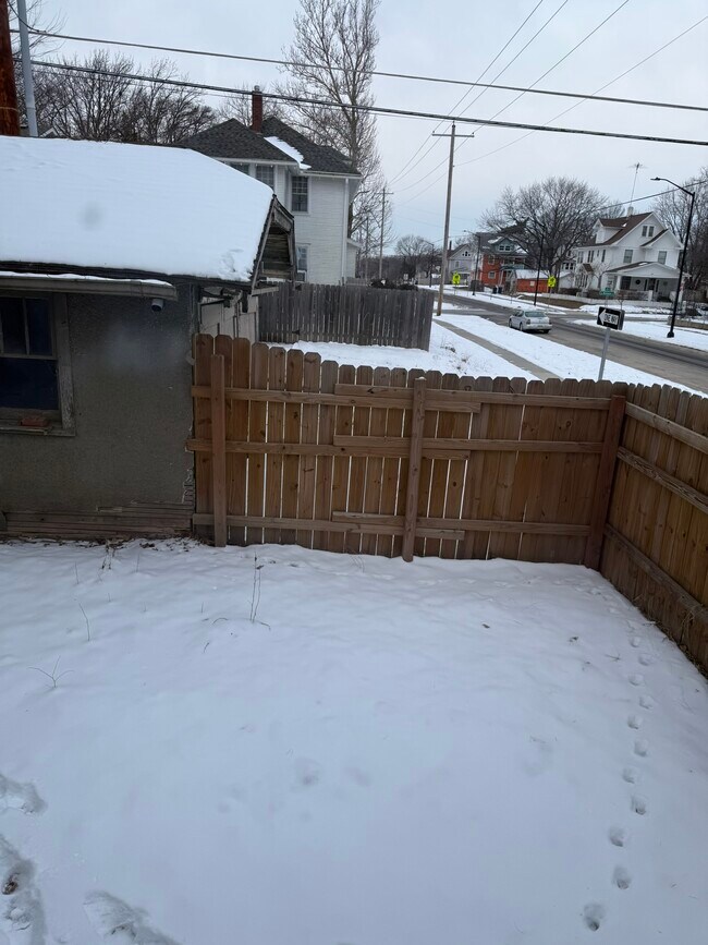 Building Photo - 1201 SW Garfield Ave