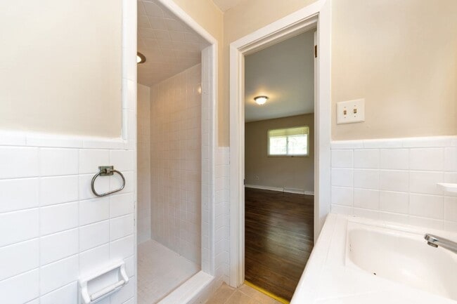 Building Photo - 1900+ Sq Ft of Comfort: Updated 3BR/2BA wi...