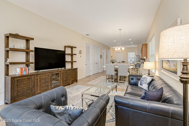 Building Photo - 724 Carlsbad Dr