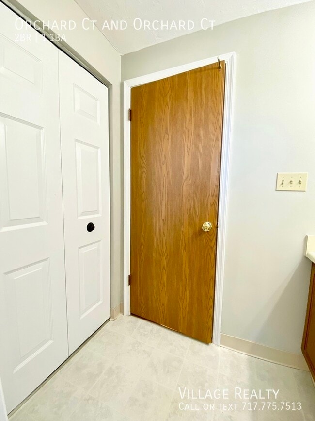 Building Photo - 402 Orchard Ct