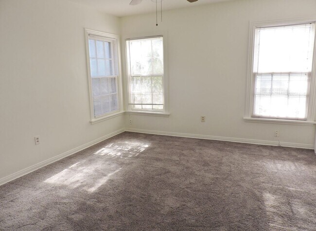 Building Photo - Westcliff - TCU area four bedroom home for...