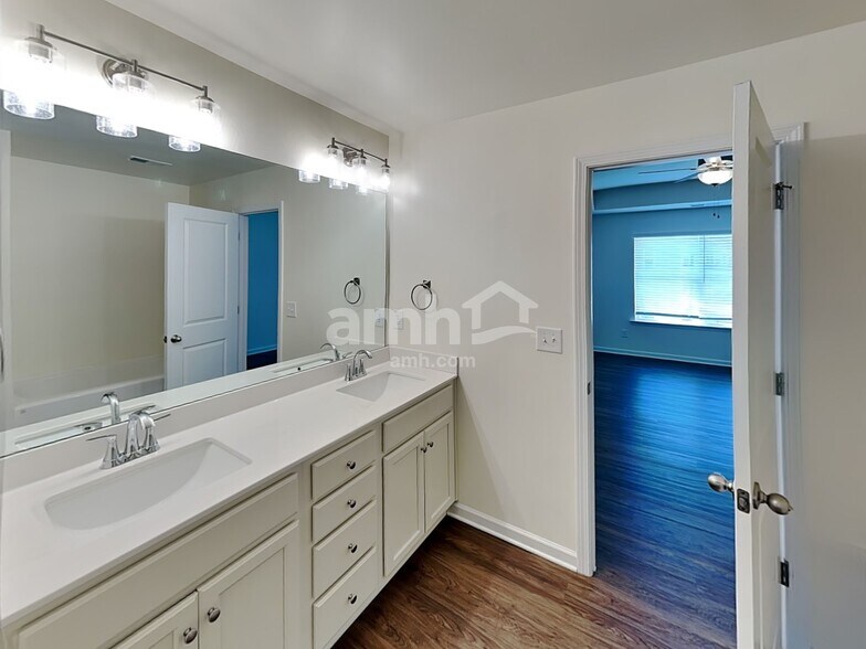 Building Photo - 710 Woodall Rd