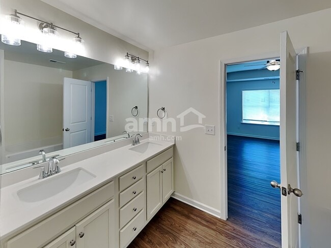 Building Photo - 710 Woodall Rd