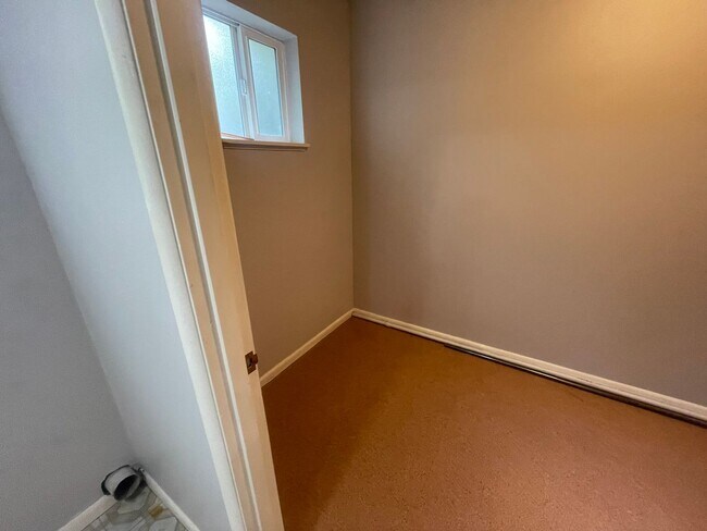 Building Photo - Charming Forest Grove 2BR Home – Great Wal...