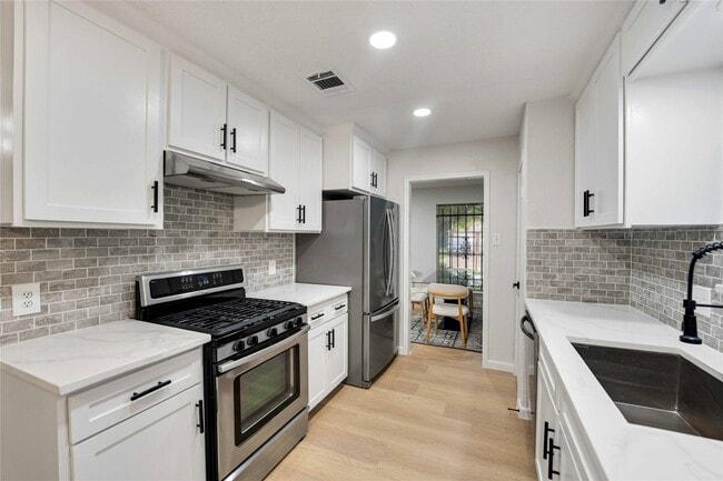 Building Photo - 12703 Redfern Dr