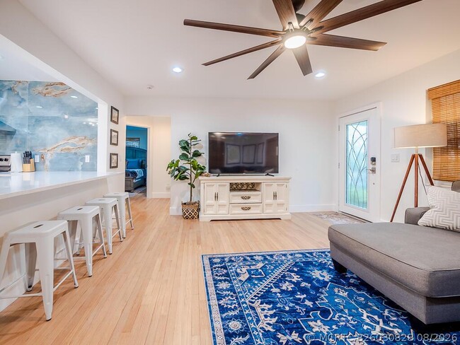 Building Photo - 418 N Palmway