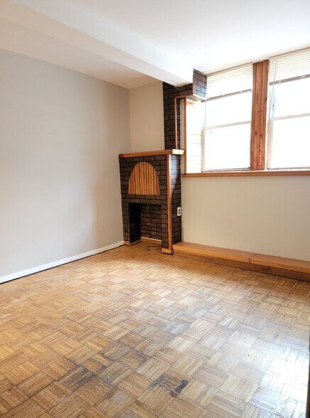 165 W 48th St Bsmt - 171 W 48th St