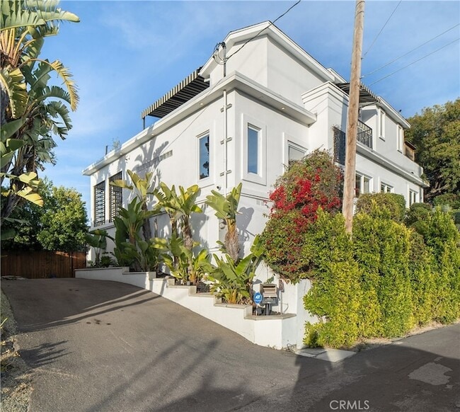 Building Photo - 3642 Alta Mesa Dr