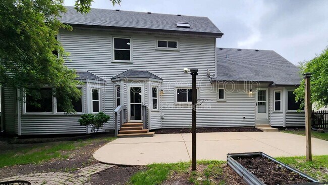 Building Photo - 3467 Charlemaine Dr