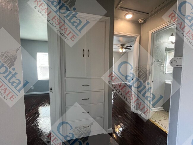 Building Photo - Welcome Home!!