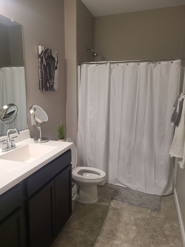 Building Photo - 4 Bedroom, 3 Bathroom Luxury Home in Torte...