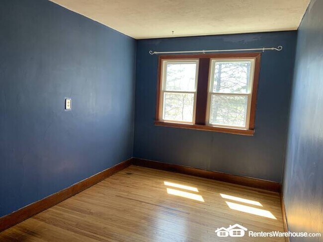 Building Photo - Beautifully Remodeled SFH in Plato Availab...