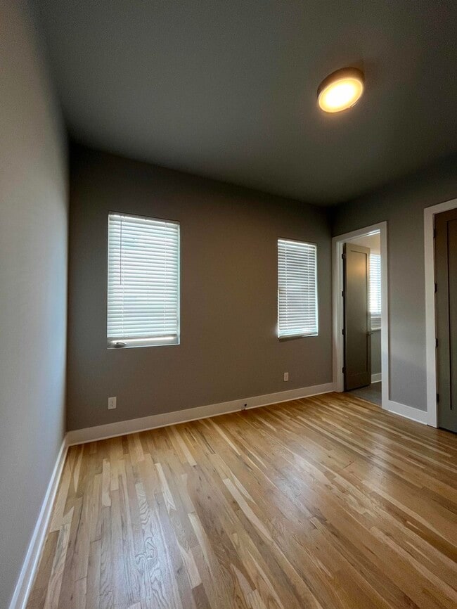 Building Photo - 976 Youngs Ln