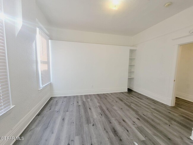 Building Photo - 1928 Arizona Ave