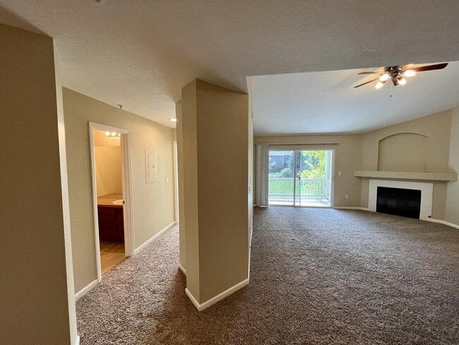 Building Photo - 5225 White Willow Dr