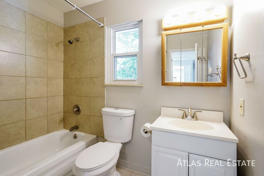 Building Photo - 944 N 19th St