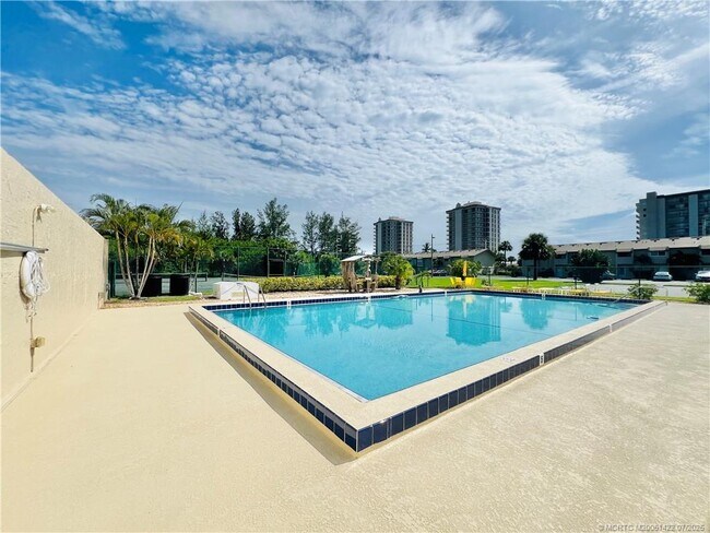 Building Photo - 4225 N Hwy A1A