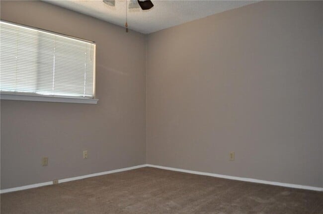 Building Photo - 1006 Warrington Dr