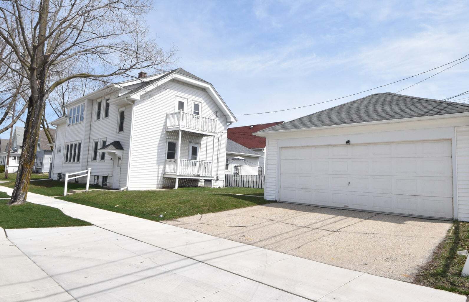 Garage - 5831 W Rogers St