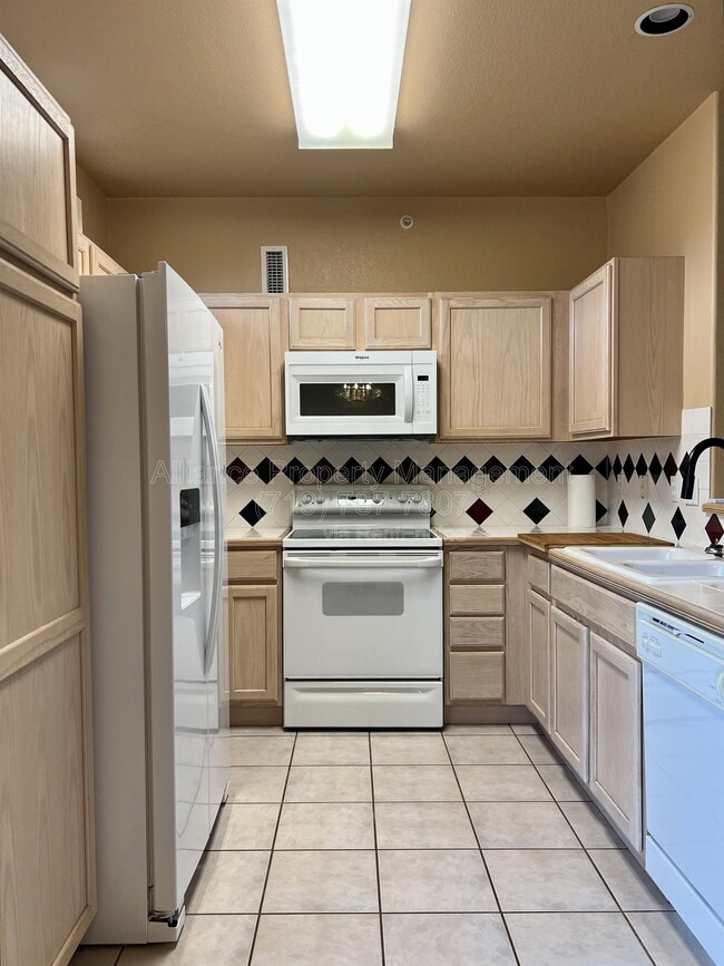 Building Photo - 3380 Apogee View