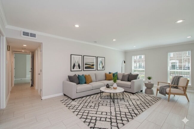 Building Photo - 355 N Post Oak Ln