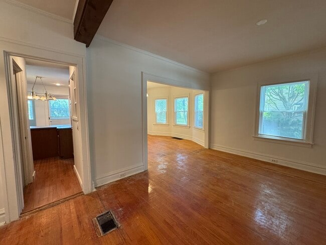 Building Photo - 519 S Hale St