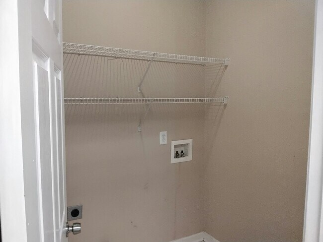 Building Photo - 517 McGregor Ct