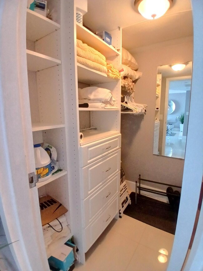 Building Photo - 1830 Embassy Dr