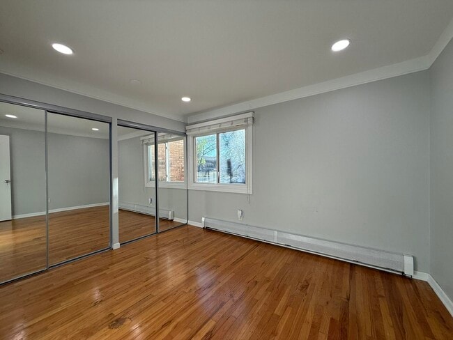 Building Photo - 1253 Island Dr