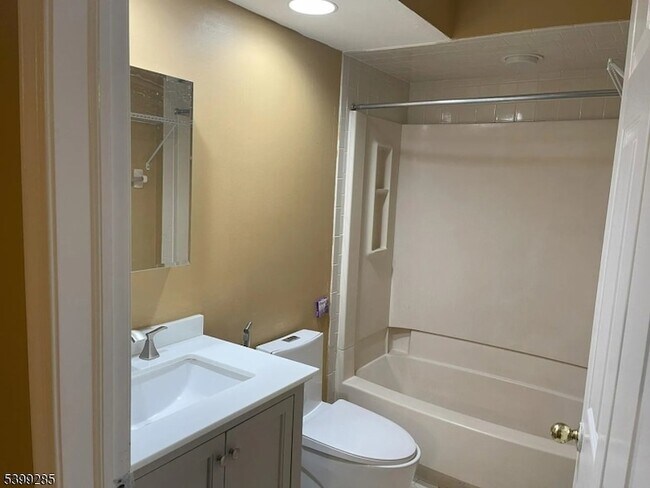 Building Photo - 420 Stratford Pl