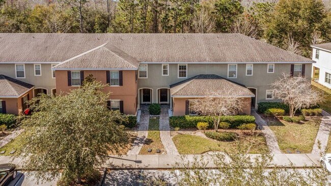 Building Photo - 3 Bedroom 3 Bath Kissimmee Emerald Lake Townhome with 2 Master Suites and Stainless Appliances!