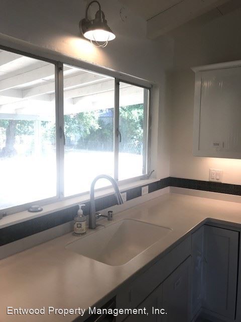 Building Photo - 4 br, 2 bath House - 2650 Cactus Avenue