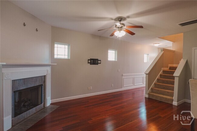 Building Photo - 260 Summer Hill Way