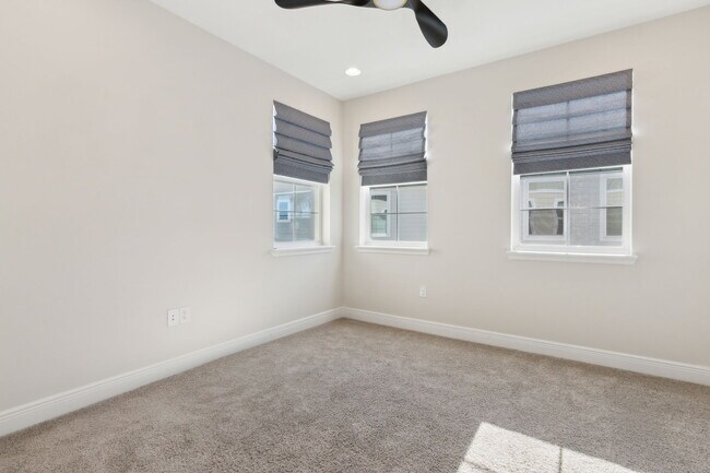 Building Photo - 401 Marquesa Cir