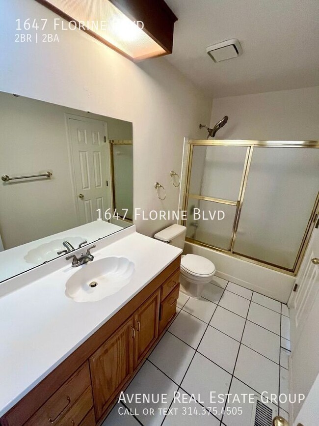 Building Photo - Spacious 2-Bed, 2-Bath Condo Retreat in Sa...