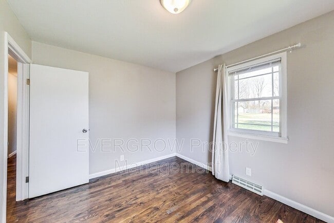 Building Photo - 1302 S Sheridan Ave