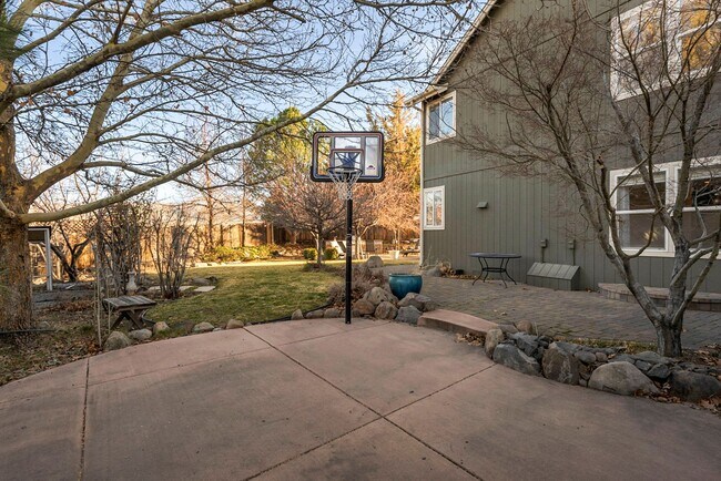 Building Photo - Enjoy this Spectacular Parklike backyard with Landscaping Included in Rent