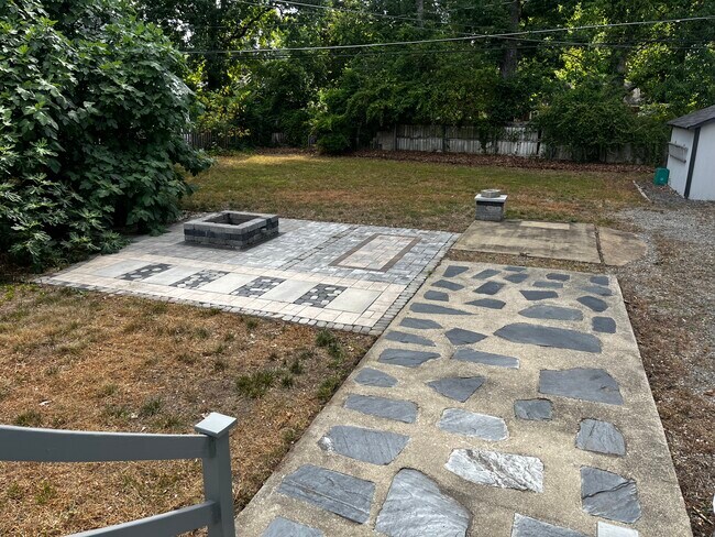 Building Photo - 1608 Brigham Rd