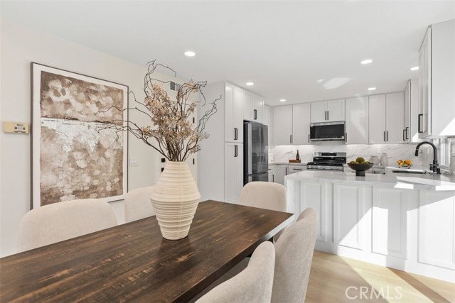 Building Photo - 5 Chatri Cir