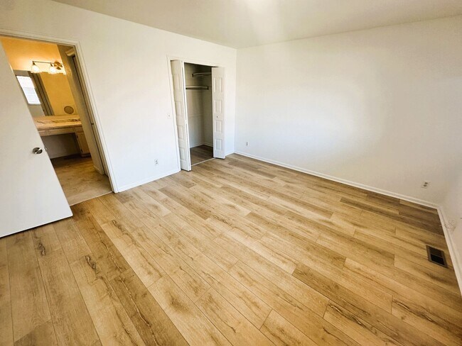 Building Photo - Completely Remodeled 4 Bed Home With Finis...