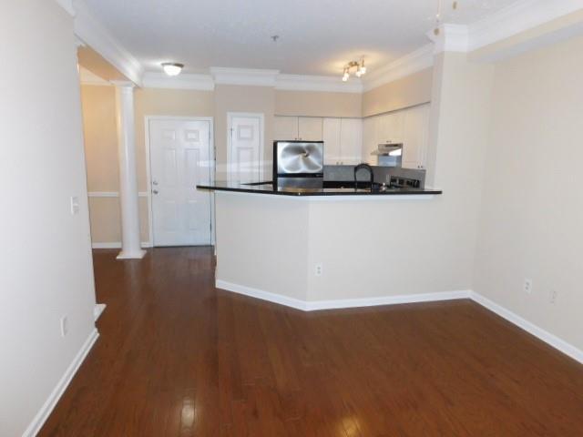 Building Photo - 5559 Glenridge Dr