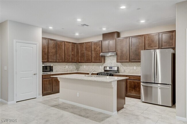 Building Photo - 2409 Bellinzona Pl