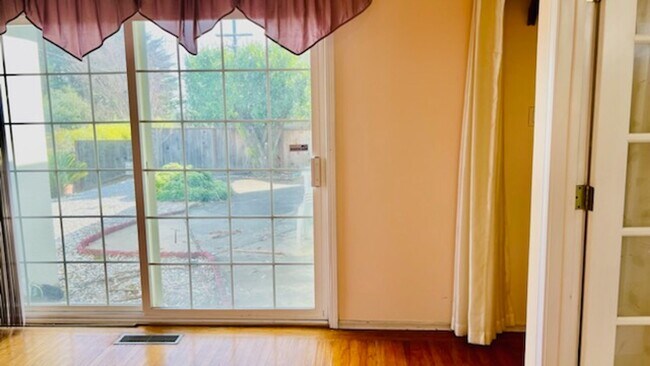 Building Photo - Adorable 1 bedroom 1 bath Apt/In Law Unit ...