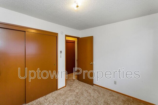 Building Photo - 8027 NE Flanders St