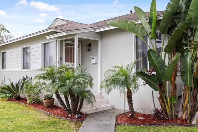 Building Photo - Beautiful Summer Home | Gorgoeus Yard | 3-...