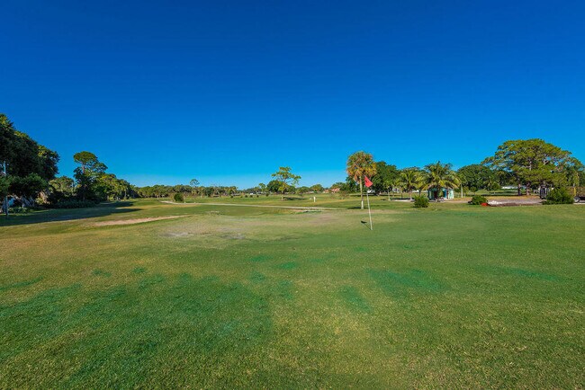 Building Photo - 4143 Palm Forest Dr N